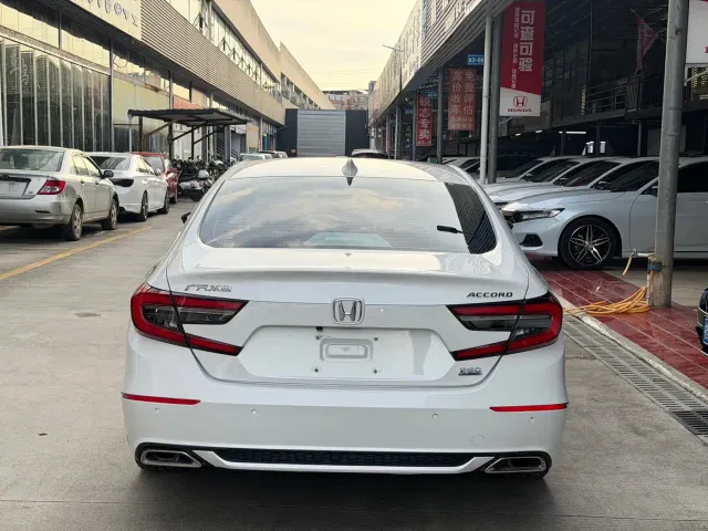 Honda Accord — Фото автомобиля 8