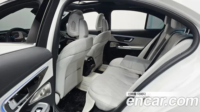 Mercedes-Benz E-Class — Фото автомобиля 16