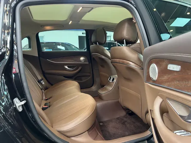 Mercedes-Benz E-Class — Фото автомобиля 10