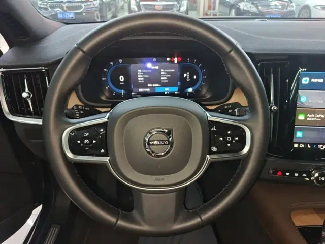 Volvo S90 — Фото автомобиля 10