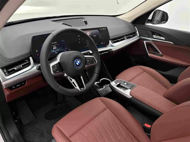 BMW iX1 — Фото автомобиля 17