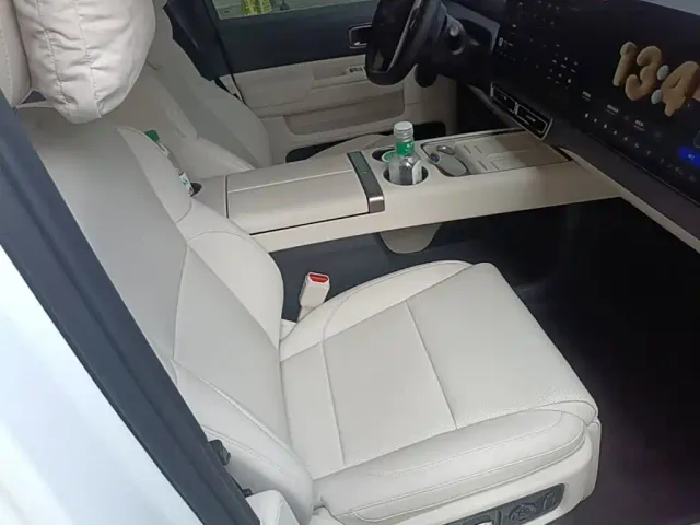 Li Auto MEGA — Фото автомобиля 24
