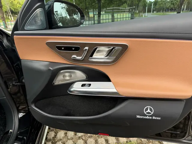 Mercedes-Benz E-Class — Фото автомобиля 12