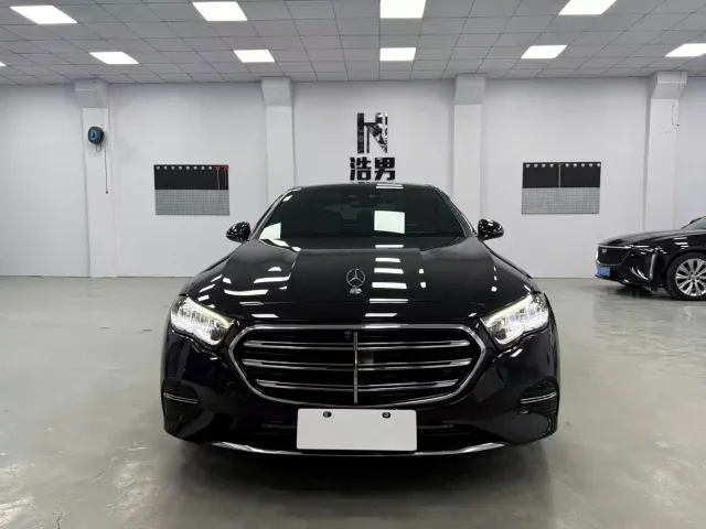 Mercedes-Benz E-Class — Фото автомобиля 3