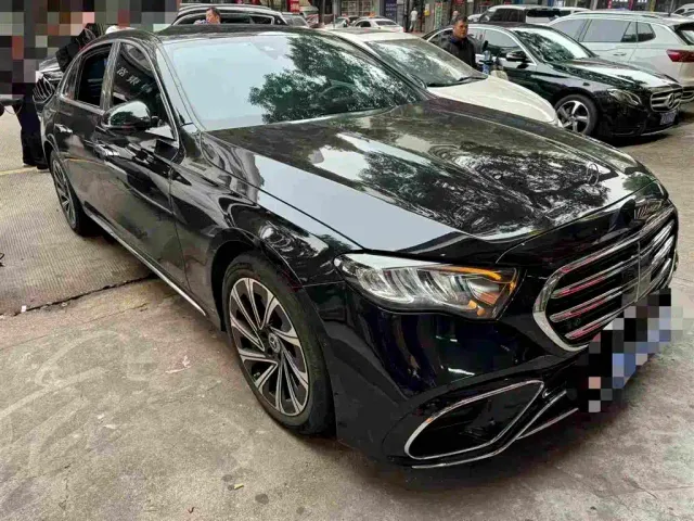 Mercedes-Benz E-Class — Фото автомобиля 3