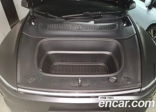 Tesla Model Y — Фото автомобиля 10