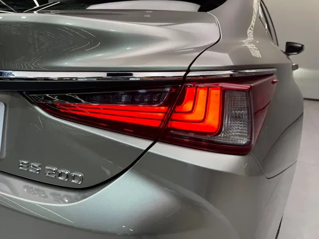 Lexus ES — Фото автомобиля 12
