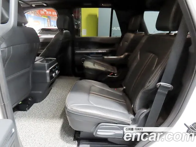 Ford Expedition — Фото автомобиля 12