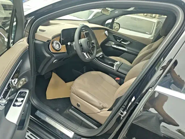 Mercedes-Benz EQE SUV — Фото автомобиля 15
