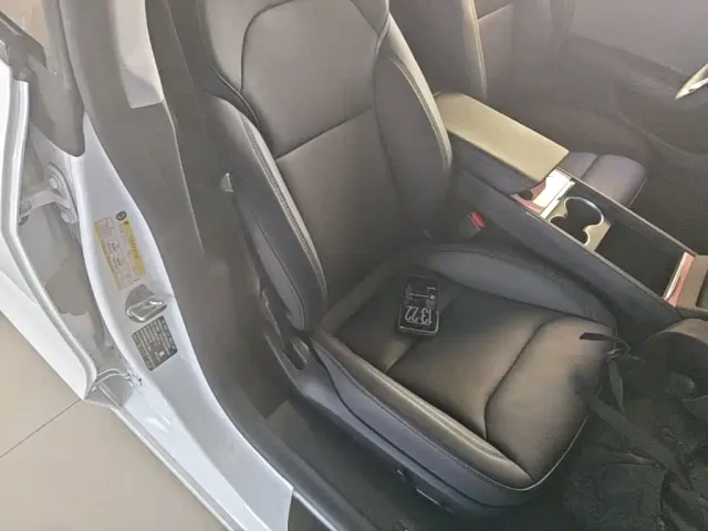 Tesla Model 3 — Фото автомобиля 24
