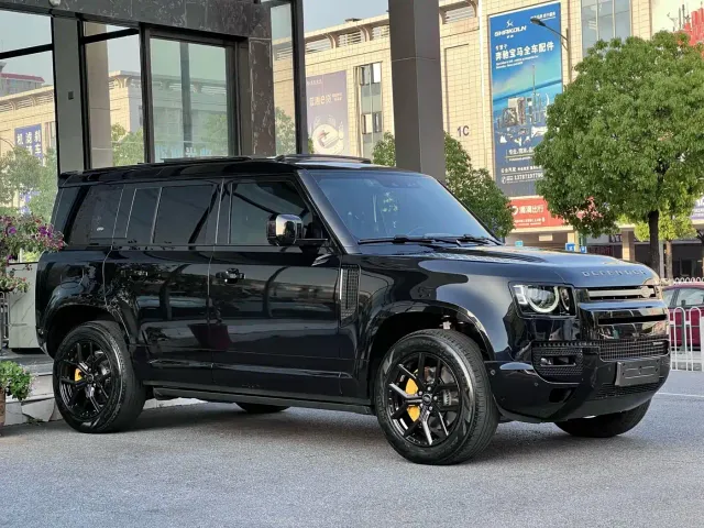 Land Rover Defender — Фото автомобиля 3