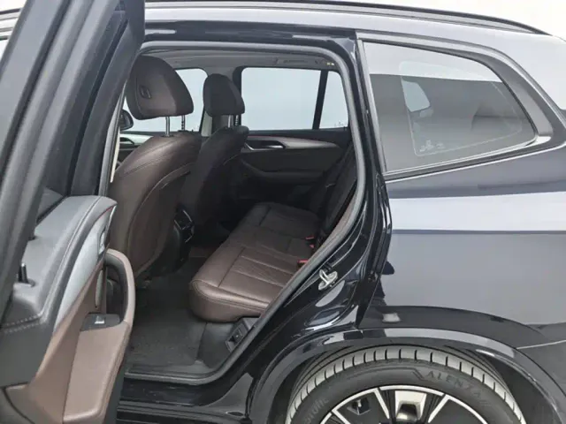BMW iX3 — Фото автомобиля 10