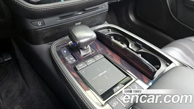 Lexus LS — Фото автомобиля 9