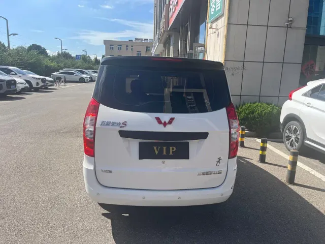 Wuling Hongguang — Фото автомобиля 4