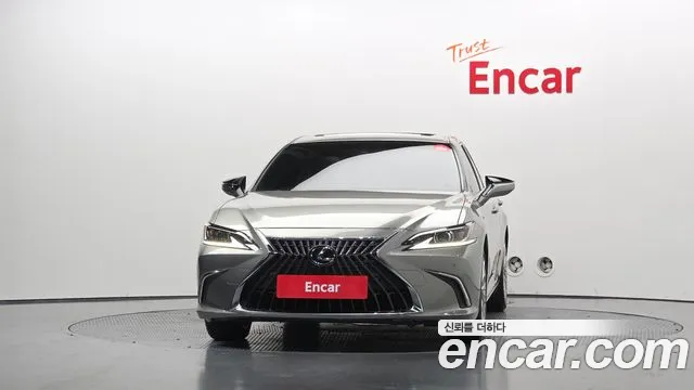 Lexus ES — Фото автомобиля 3