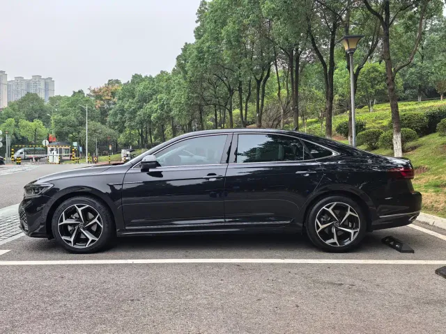 Volkswagen Passat — Фото автомобиля 7
