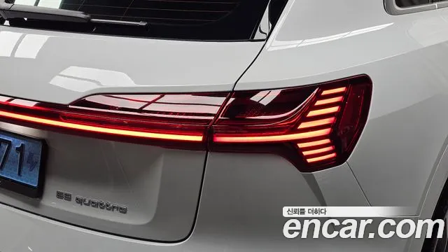 Audi e-tron — Фото автомобиля 8