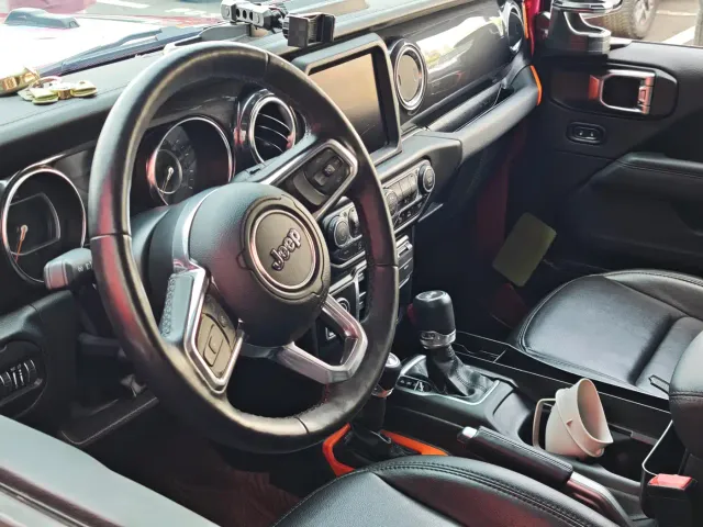 Jeep Wrangler — Фото автомобиля 9