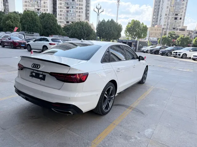 Audi A4L — Фото автомобиля 12