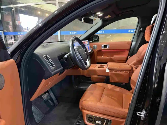 Li Auto L8 — Фото автомобиля 5
