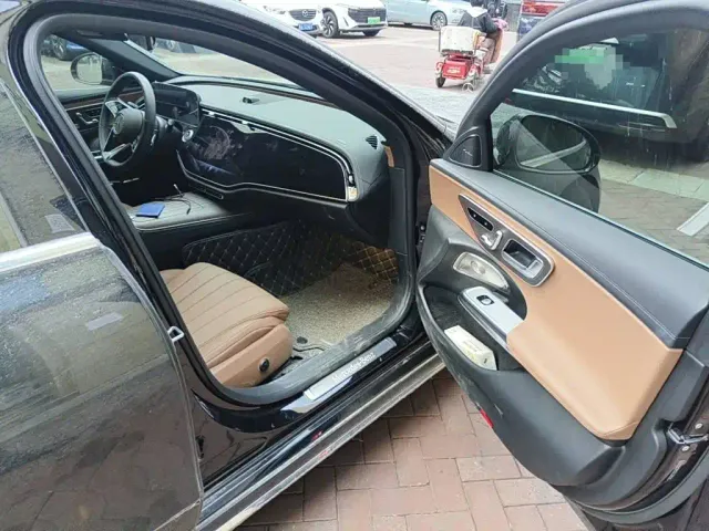 Mercedes-Benz E-Class — Фото автомобиля 12