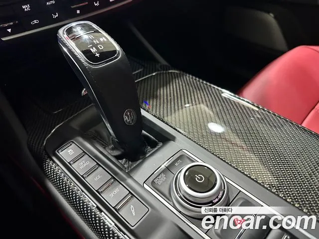 Maserati Levante — Фото автомобиля 9