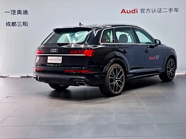 Audi Q7 — Фото автомобиля 4
