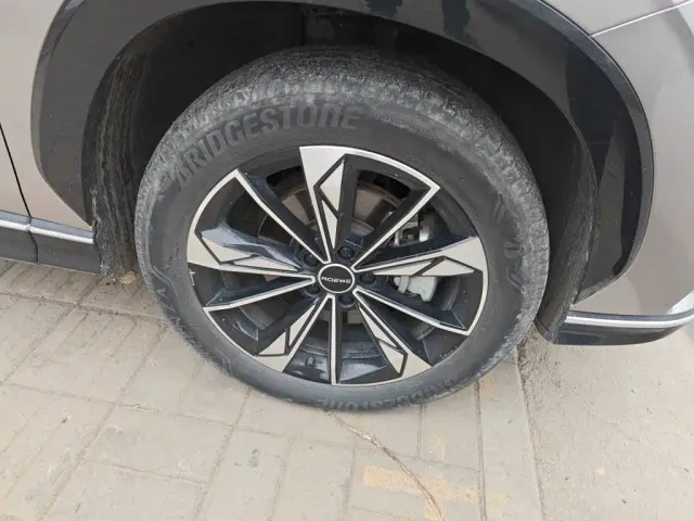 Roewe RX5 — Фото автомобиля 25
