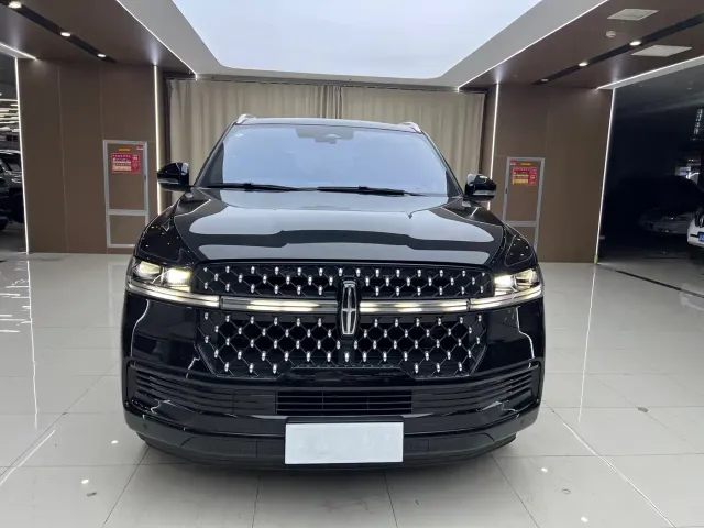 Lincoln Navigator — Фото автомобиля 2