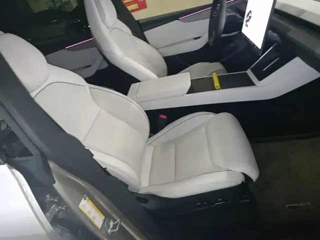 Tesla Model Y L — Фото автомобиля 24