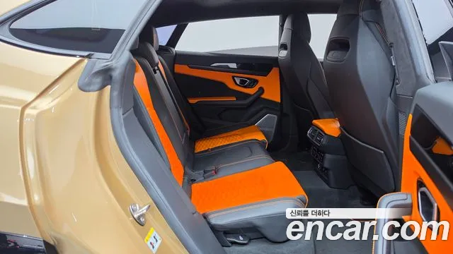 Lamborghini Urus — Фото автомобиля 12
