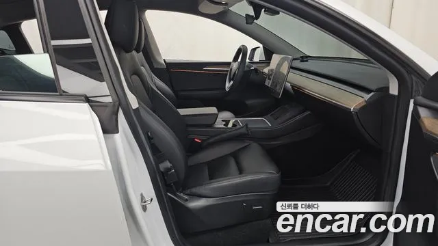Tesla Model Y — Фото автомобиля 17