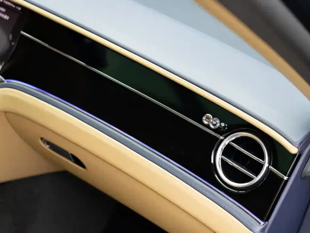 Bentley Flying Spur — Фото автомобиля 18