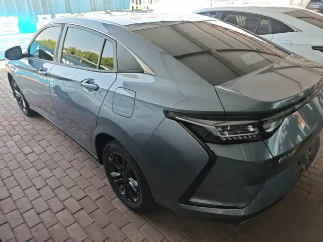 Dongfeng Yixuan — Фото автомобиля 4