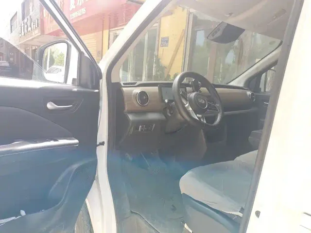Ruichi New Energy EC75 — Фото автомобиля 13