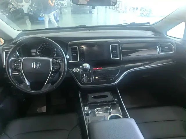 Honda Elysion — Фото автомобиля 18