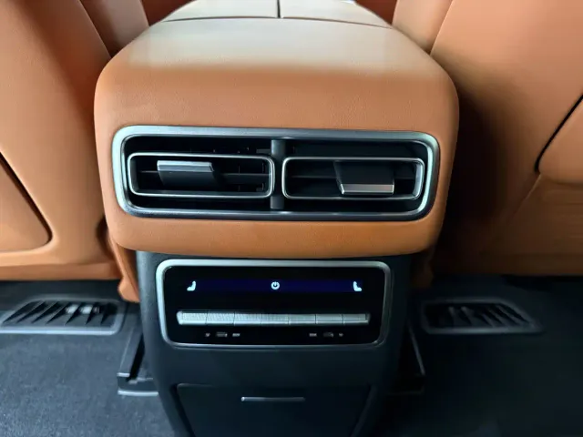 Li Auto L7 — Фото автомобиля 16