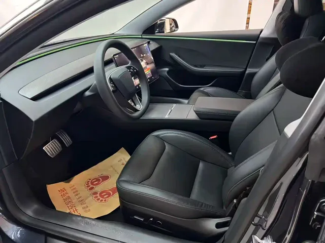 Tesla Model 3 — Фото автомобиля 4