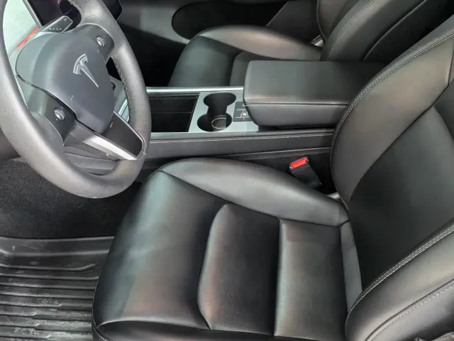 Tesla Model Y — Фото автомобиля 10