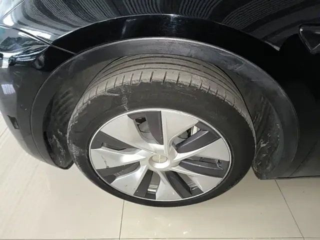 Tesla Model Y — Фото автомобиля 22