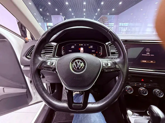 Volkswagen T-Roc — Фото автомобиля 11