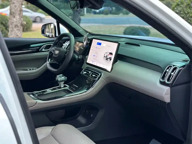 Geely Boyue L — Фото автомобиля 13