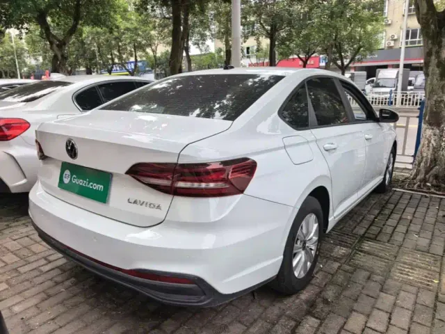 Volkswagen Lavida — Фото автомобиля 6