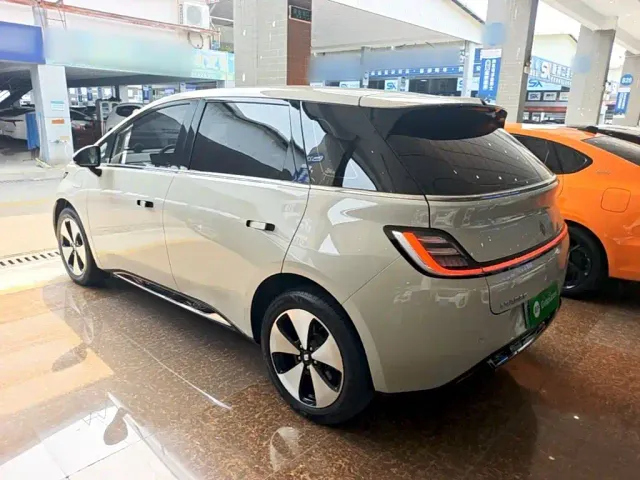 Baojun Cloud — Фото автомобиля 4