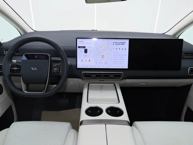 Li Auto MEGA — Фото автомобиля 17