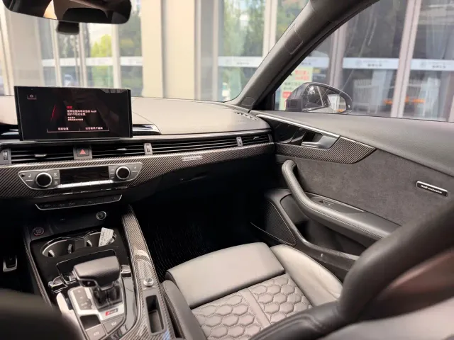 Audi RS 4 — Фото автомобиля 16