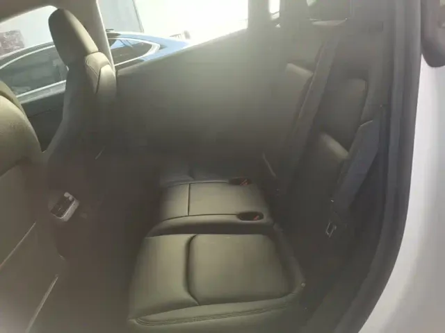 Tesla Model Y — Фото автомобиля 16