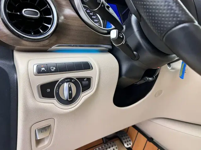 Mercedes-Benz V-Class — Фото автомобиля 30