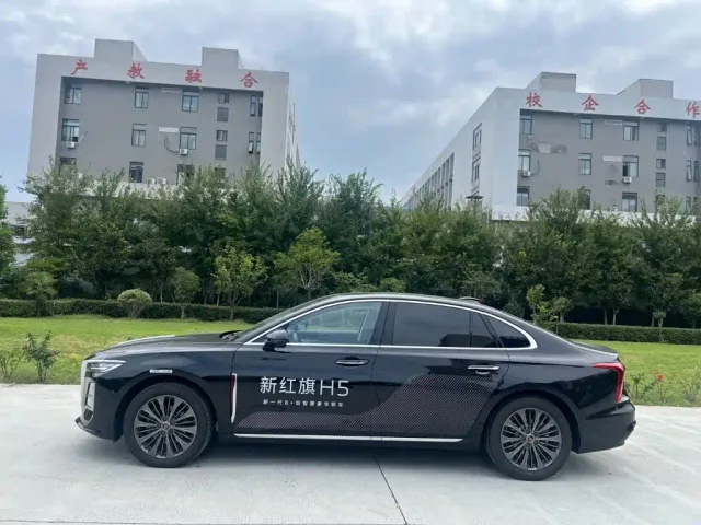Hongqi H5 — Фото автомобиля 3