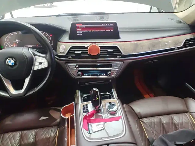 BMW 7 Series — Фото автомобиля 12